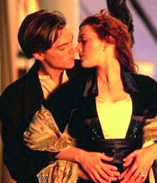 
	Il bacio tra Jack e Rose, protagonisti di Titanic, considerata una delle scene pi&ugrave; romantiche delle filmografia mondiale

