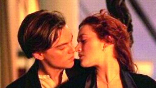 
	Il bacio tra Jack e Rose, protagonisti di Titanic, considerata una delle scene pi&ugrave; romantiche delle filmografia mondiale


