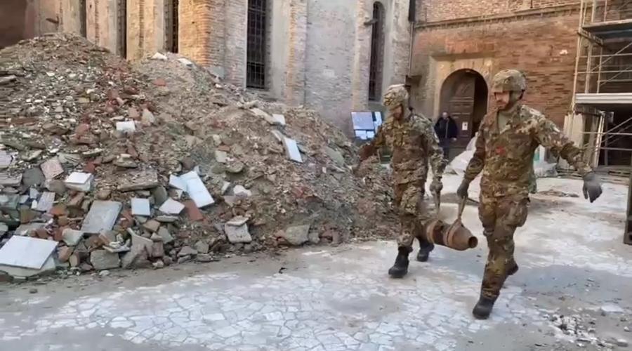 Bomba a Ferrara, il giorno dell’evacuazione / la diretta