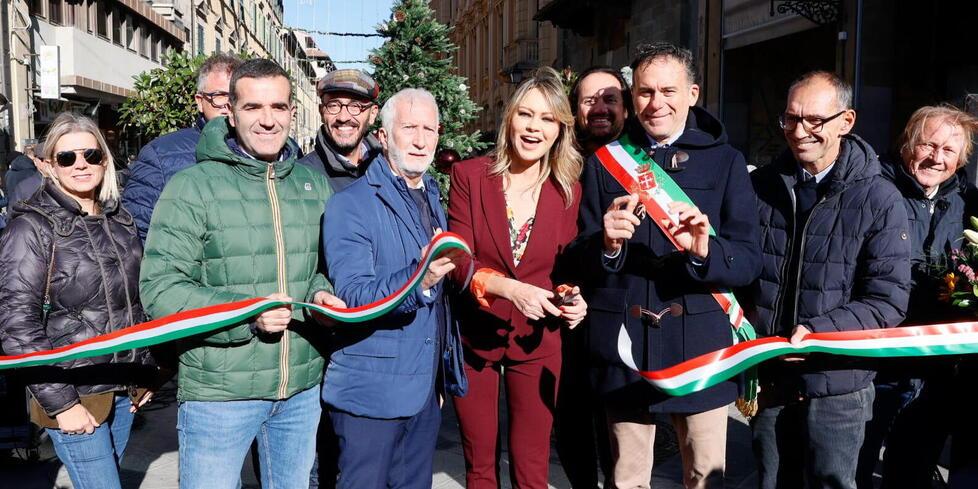 Pisa, Anna Falchi illumina il Natale: «Contro la violenza sulle donne decisivo il ruolo delle famiglie»<br type="_moz" />
