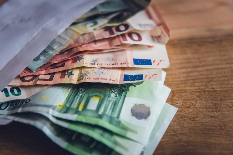 Lavoro: più soldi in arrivo per i dipendenti pubblici, ma alcuni dovranno aspettare di più