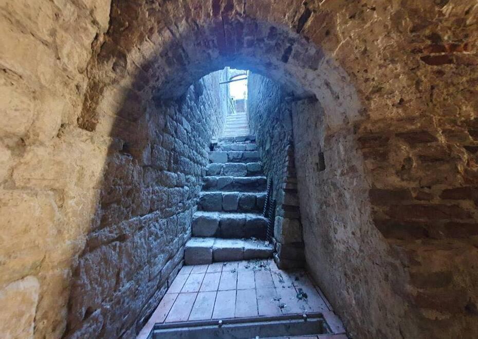 Uno degli spazi interni del Bastione del Parlascio: il complesso architettonico dovrà permettere un’accoglienza turistica al suo interno con l’utilizzo degli spazi per informazioni, sosta e mostre