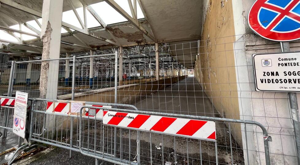 Uno dei parcheggi in viale Piaggio chiuso dal 2022