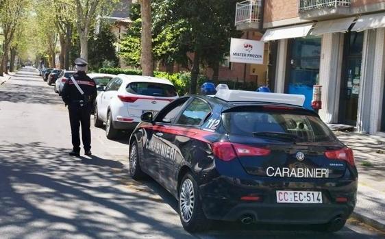 Castelnovo Monti, ha il divieto di avvicinamento ma minaccia la moglie: arrestato