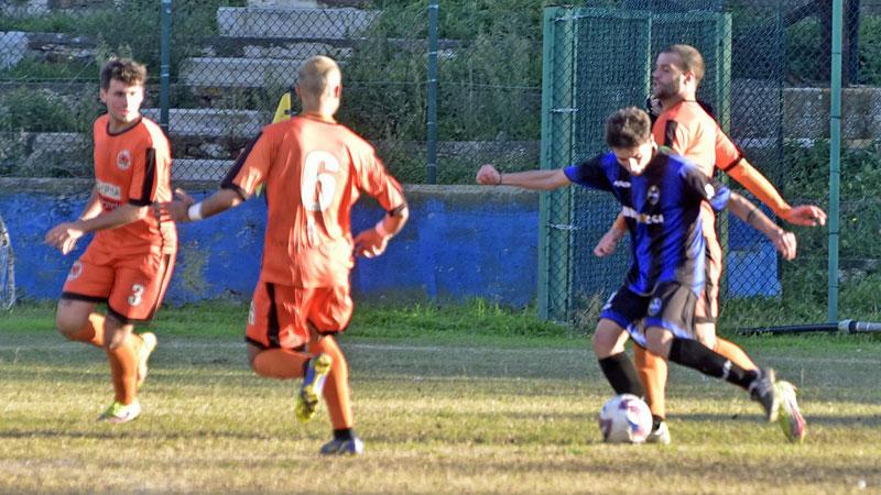 Il tiro della vittoria di Barchi (foto di Paolo Barlettani)