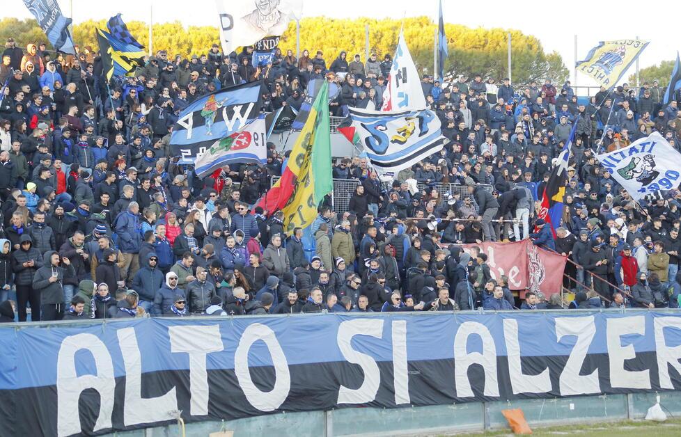 I fosi nerazzurri in Curva Nord durante la partita col Brescia: da loro arriva il comunicato con le cinque domande alla società (foto Muzzi)