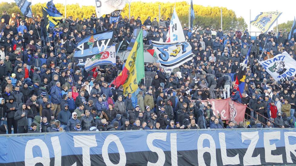 I fosi nerazzurri in Curva Nord durante la partita col Brescia: da loro arriva il comunicato con le cinque domande alla società (foto Muzzi)