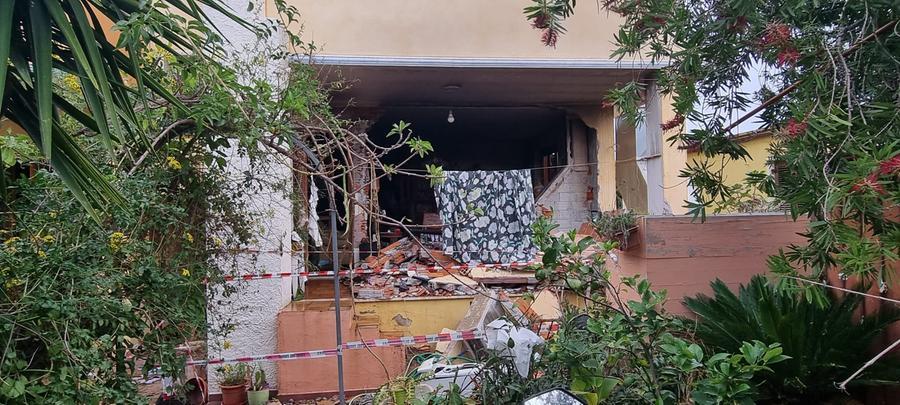 
	La casa dove &egrave; avvenuta l'esplosione <em>(foto Massimo Locci)</em>

