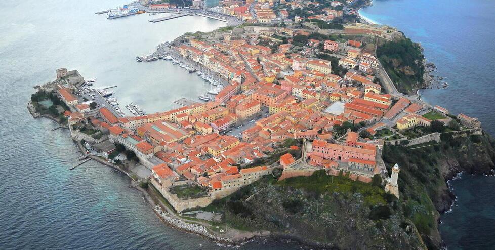 Una veduta di Portoferraio (foto di archivio)