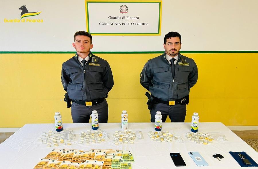 Sbarca a Porto Torres con un chilo e mezzo di cocaina nell’auto, arrestato