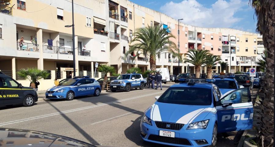 Cagliari, 100 poliziotti e finanzieri alla ricerca di armi e droga in tre quartieri cittadini
