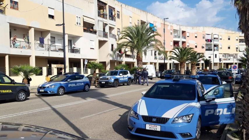 Cagliari, 100 poliziotti e finanzieri alla ricerca di armi e droga in tre quartieri cittadini