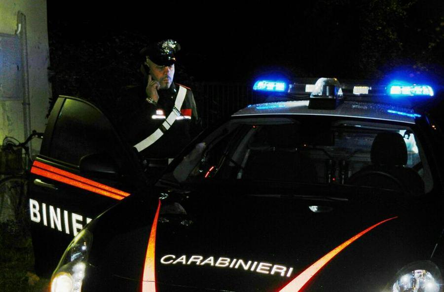 Montecatini, arrestato per violenze in famiglia. In casa aveva anche una pistola