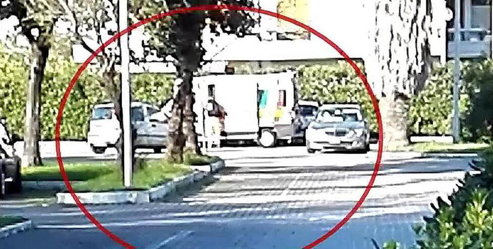 Nella foto grande una delle immagini dei finti incidenti finita al centro della vicenda il Botto