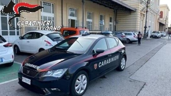 Livorno, si aggirava per la stazione armata di coltello: denunciata una 43enne