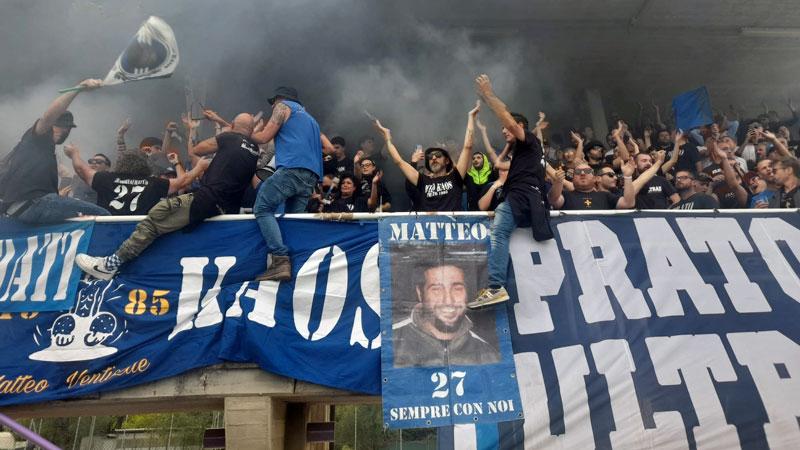 Gli ultras della curva Ferrovia Matteo Ventisette