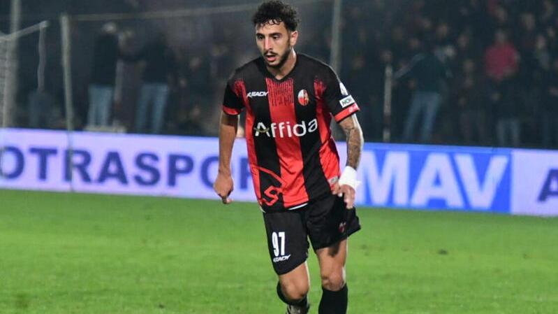 Vincent De Maria, terzino sinistro della Lucchese, probabilmente verrà schierato anche negli ottavi di Coppa contro la Juventus Next Gen guidata da Massimo Brambilla che i rossoneri affronteranno in campionato il 6/12