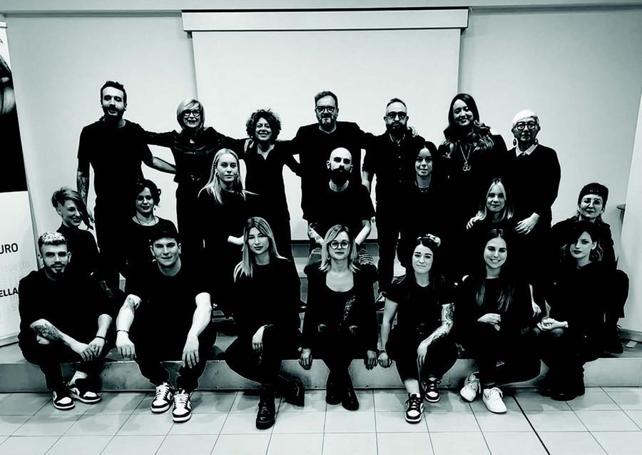 Un gruppo affiatato di parrucchieri professionisti per rendere unico il tuo look
