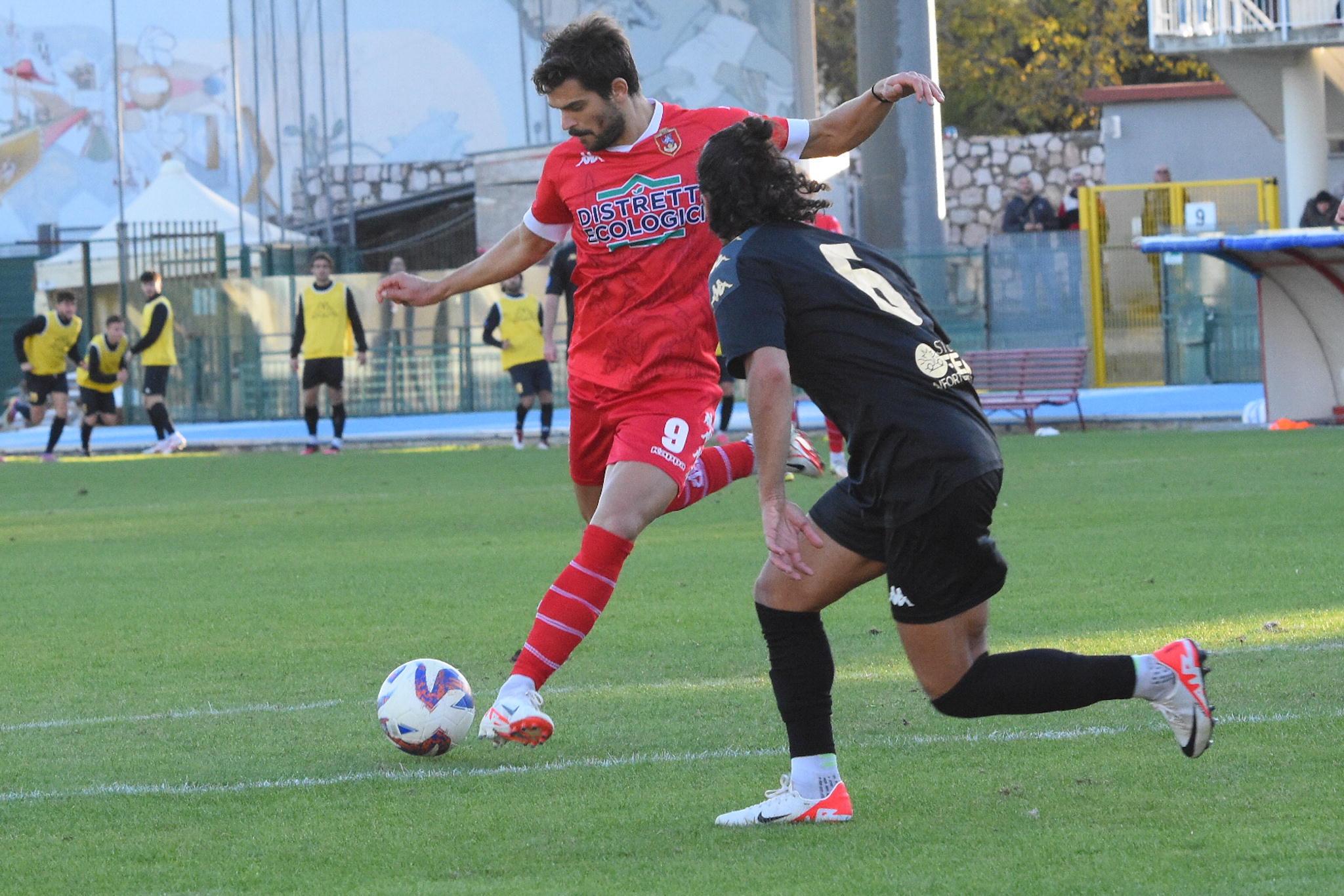 A lato bomber Marzierli durante la gara contro la Pianese (foto Agenzia Bf)