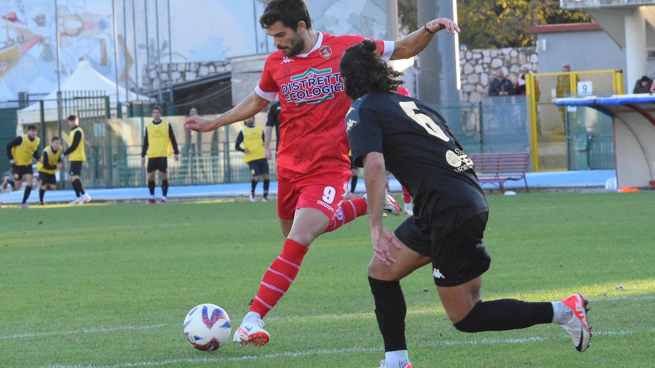 A lato bomber Marzierli durante la gara contro la Pianese (foto Agenzia Bf)
