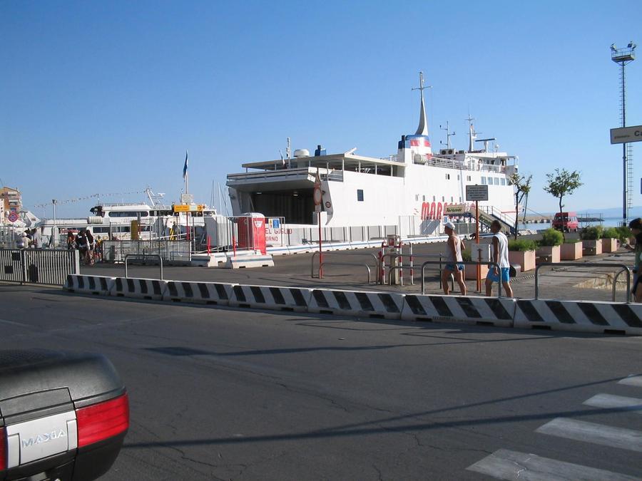 Forte vento all’Isola del Giglio, bloccati tutti i traghetti