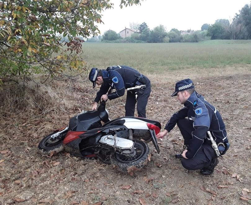 A Reggio Emilia ritrovati e restituiti ai proprietari 16 scooter rubati