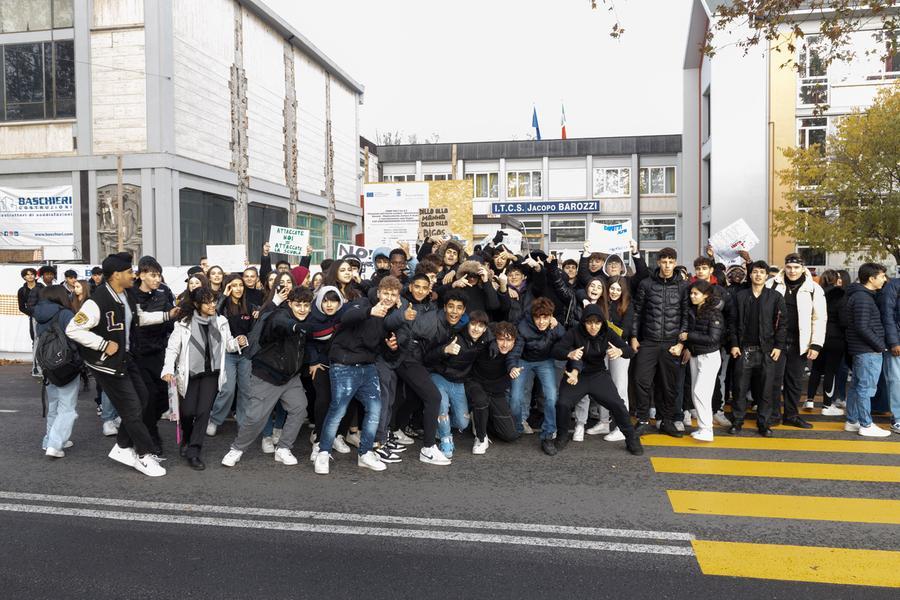 Modena. Studenti del Barozzi in sciopero: «Preside, ascolti le nostre richieste»