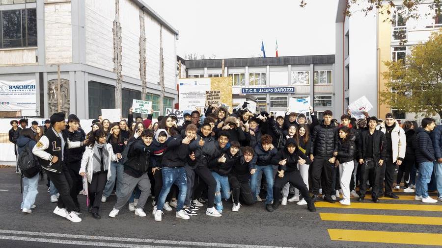Modena. Studenti del Barozzi in sciopero: «Preside, ascolti le nostre richieste»