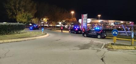 Ruba deodoranti e alimenti, arrestato a Cento