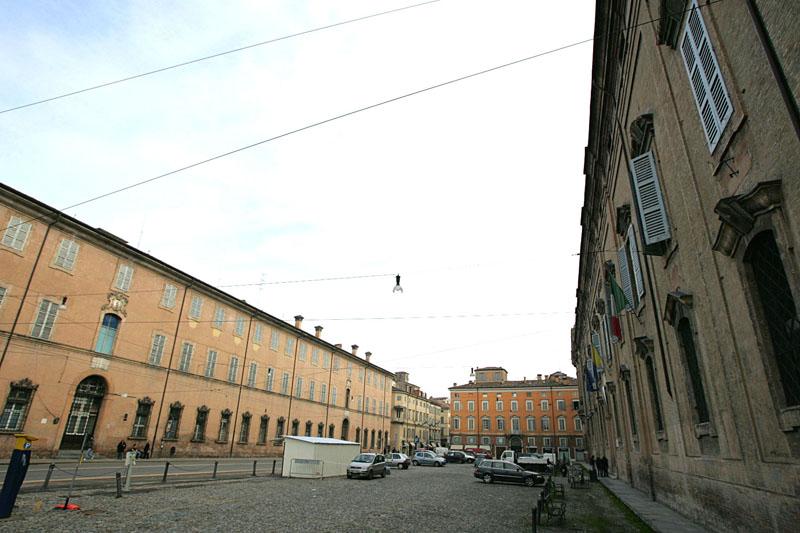 Modena, l’ultimo dell’anno tra musica e spettacolo di luci in piazzale S. Agostino