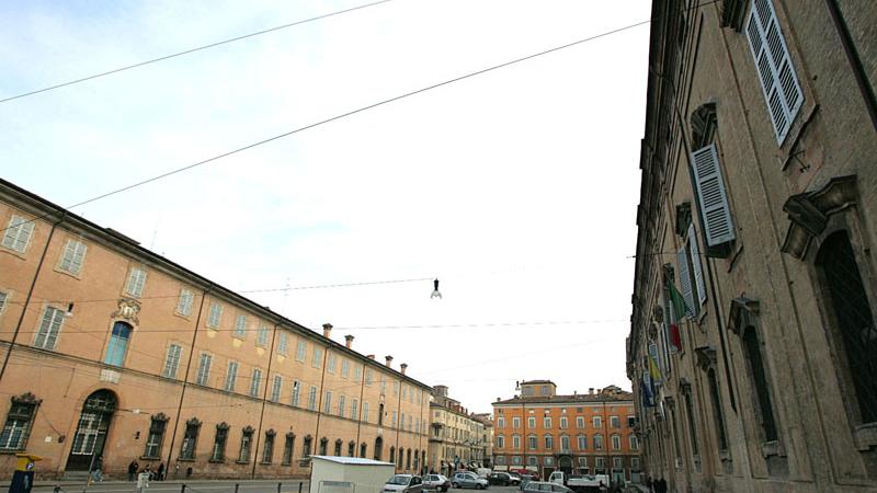 Modena, l’ultimo dell’anno tra musica e spettacolo di luci in piazzale S. Agostino