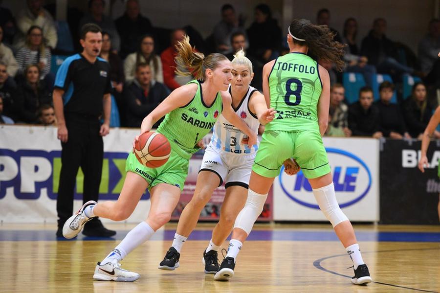 La Dinamo Women perde in Ungheria ma va ai playoff dell’Eurocup