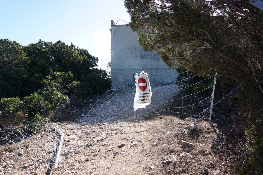 Golfo Aranci, la New Fari toglie i divieti nei beni su Capo Figari