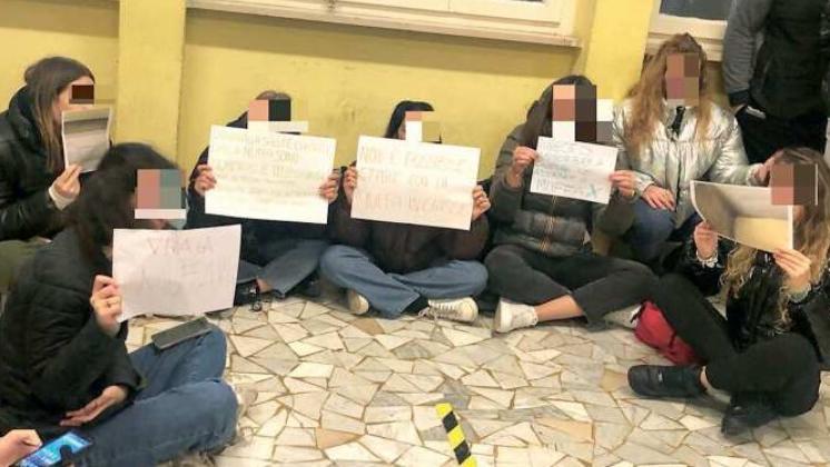 Una protesta degli studenti della succursale del liceo Montale di via Puccini