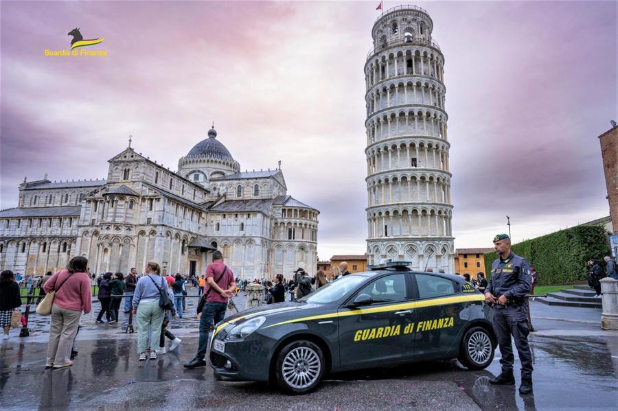 Pisa, 14 lavoratori in nero trovati in bar e ristoranti: maxi multa ai titolari. Il clamoroso caso a San Miniato