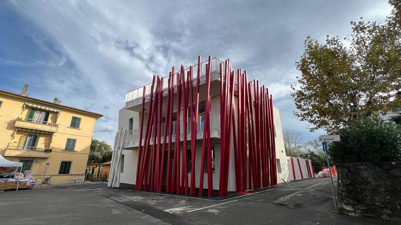 La struttura polivalente che ha preso il posto del vecchio teatro, al centro di alcune polemiche, e che sarà inaugurata domenica prossima