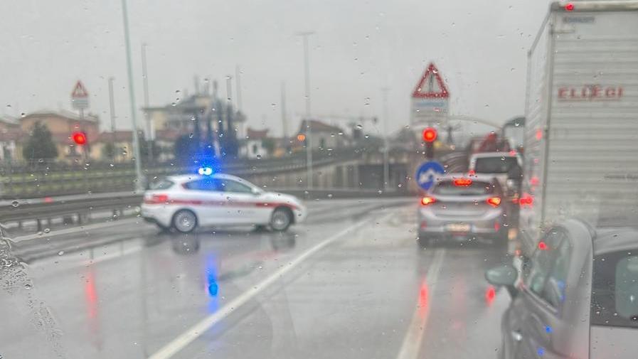 Prato, chiuso il sottopasso di Pratilia a causa della pioggia