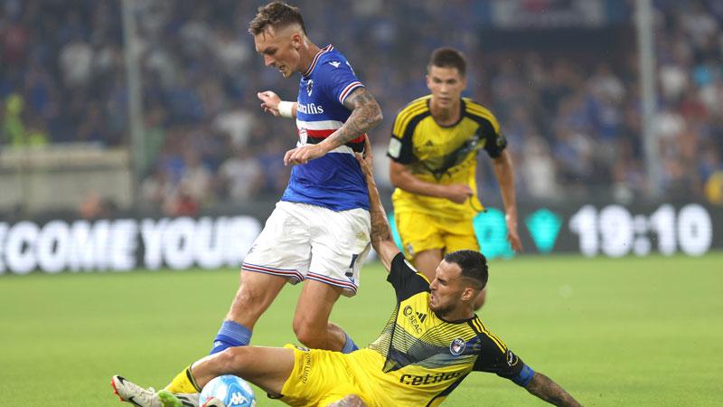 
	Uno dei pezzi forte del repertorio di Marius Marin: il recupero palla in scivolata (qui contro la Sampdoria nella prima di campionato)

