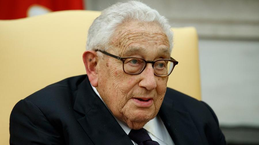 È morto Henry Kissinger, ex segretario di Stato americano: aveva 100 anni