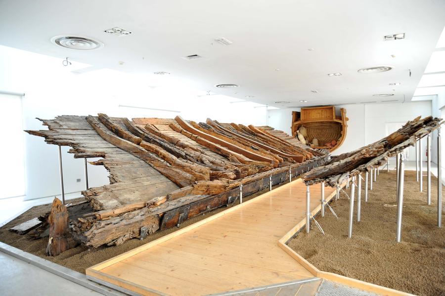 Al museo cittadino tra anfore, gioielli e navi romane
