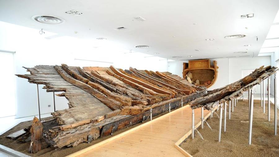 Al museo cittadino tra anfore, gioielli e navi romane
