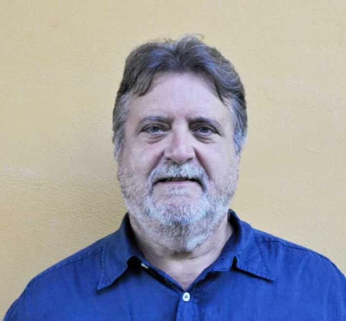 Fucecchio, il primo disco del dentista cantante: «E presto porteremo i testi a teatro»<br>
