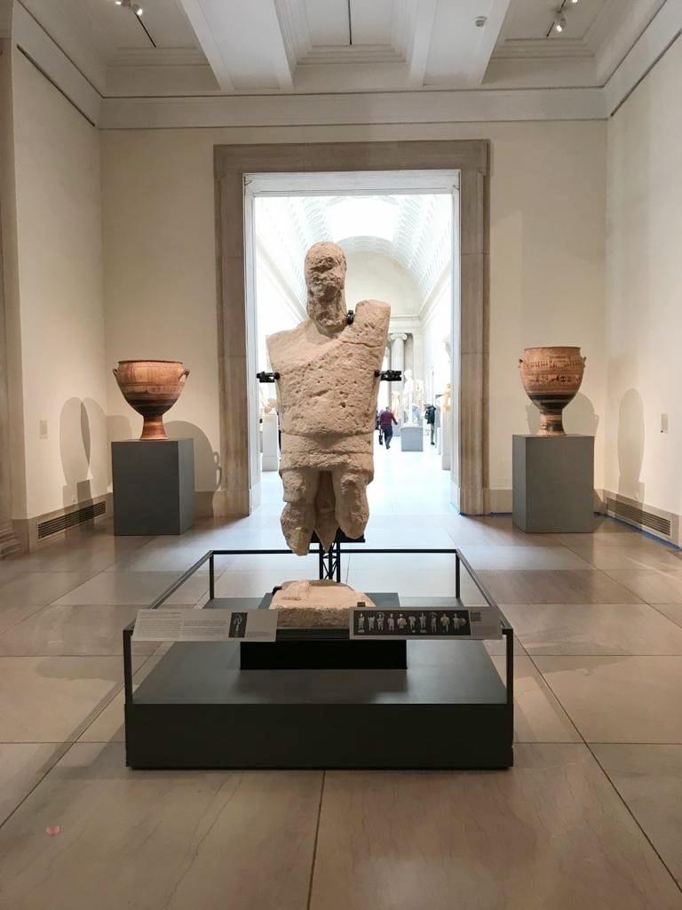 
	Il Gigante Manneddu in una delle sale del Metropolitan Museum di New York

