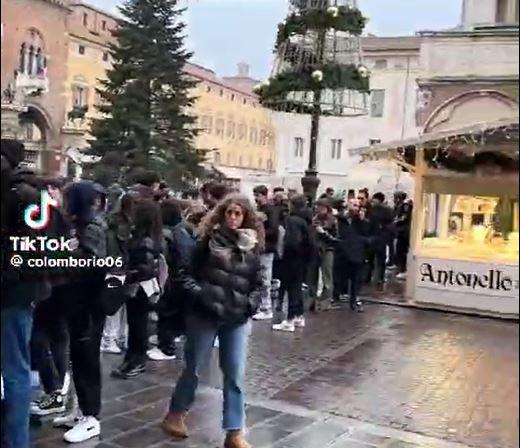 Ferrara, Mc Donald’s panino da 3 euro: tutti in fila