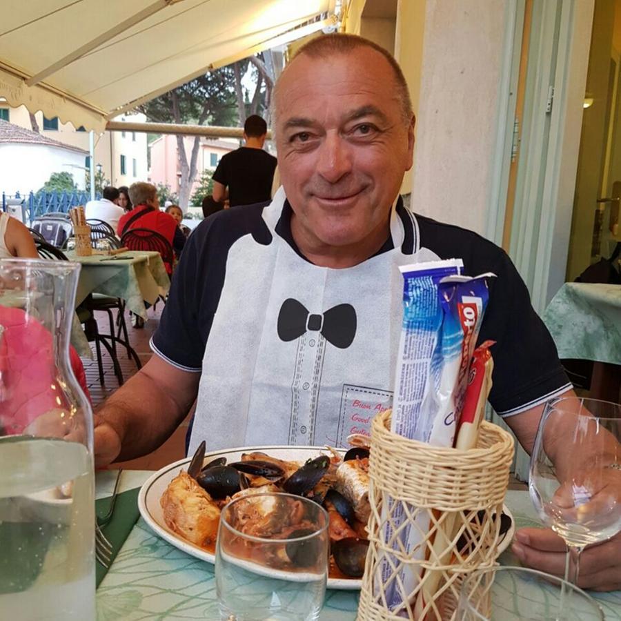 Villa Minozzo, si schianta vicino a casa e muore