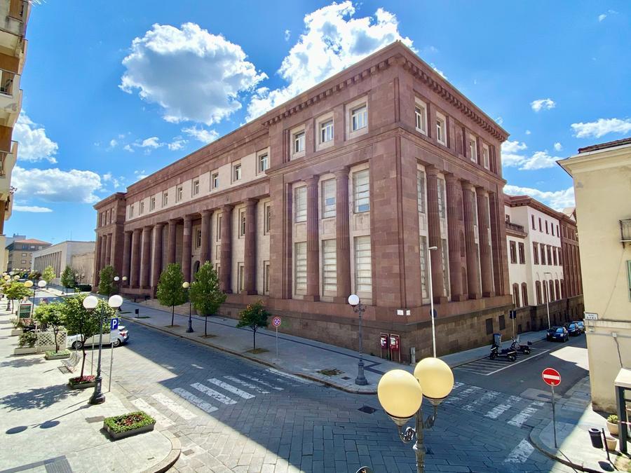 Presunto stupro di una 20enne: il pm chiede condanne a 11 e a 8 anni per due giovani imputati