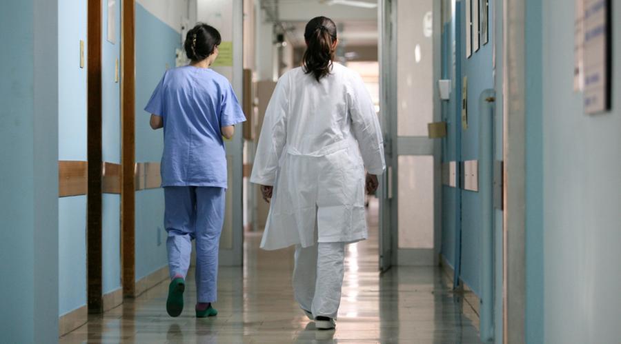 Sanità, Toscana al collasso: non ci sono infermieri tra assunzioni bloccate e fughe di massa. Ecco perché il "sistema" rischia di saltare