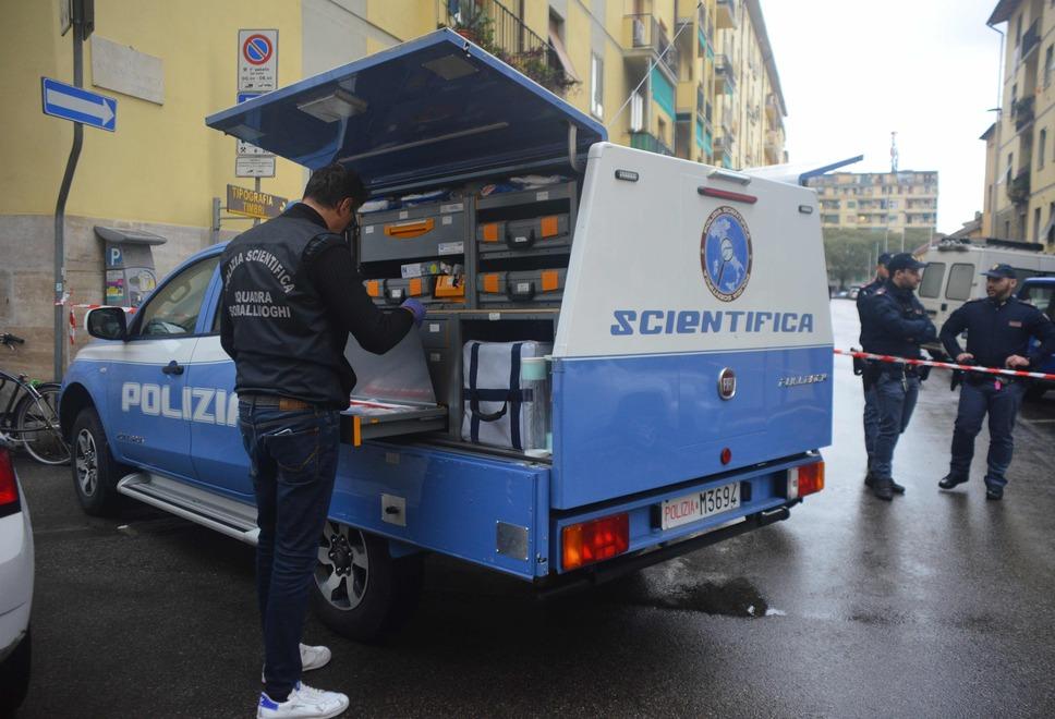 Firenze, legato e soffocato in casa: chi è il venditore ambulante ucciso e i misteri di un delitto davvero violento