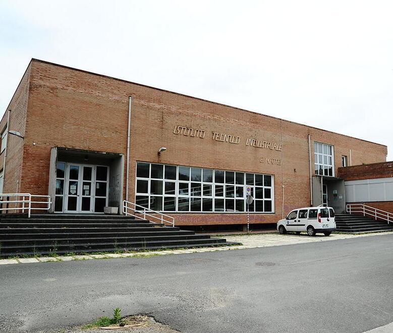 Rosignano, al Mattei aula fredda e con infiltrazioni: «Chiediamo una soluzione»