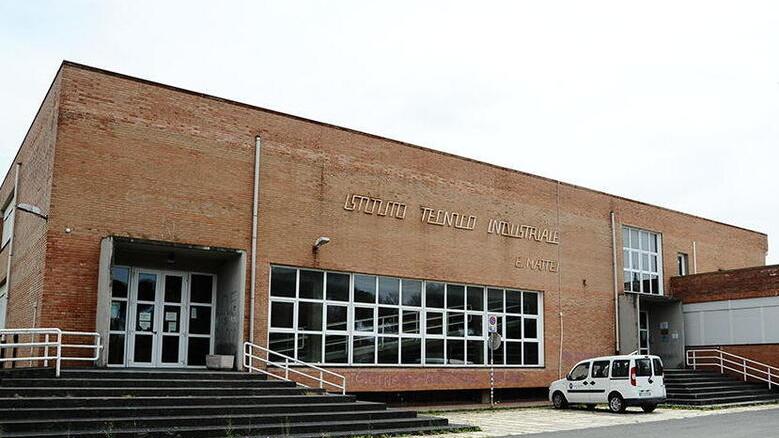 Rosignano, al Mattei aula fredda e con infiltrazioni: «Chiediamo una soluzione»